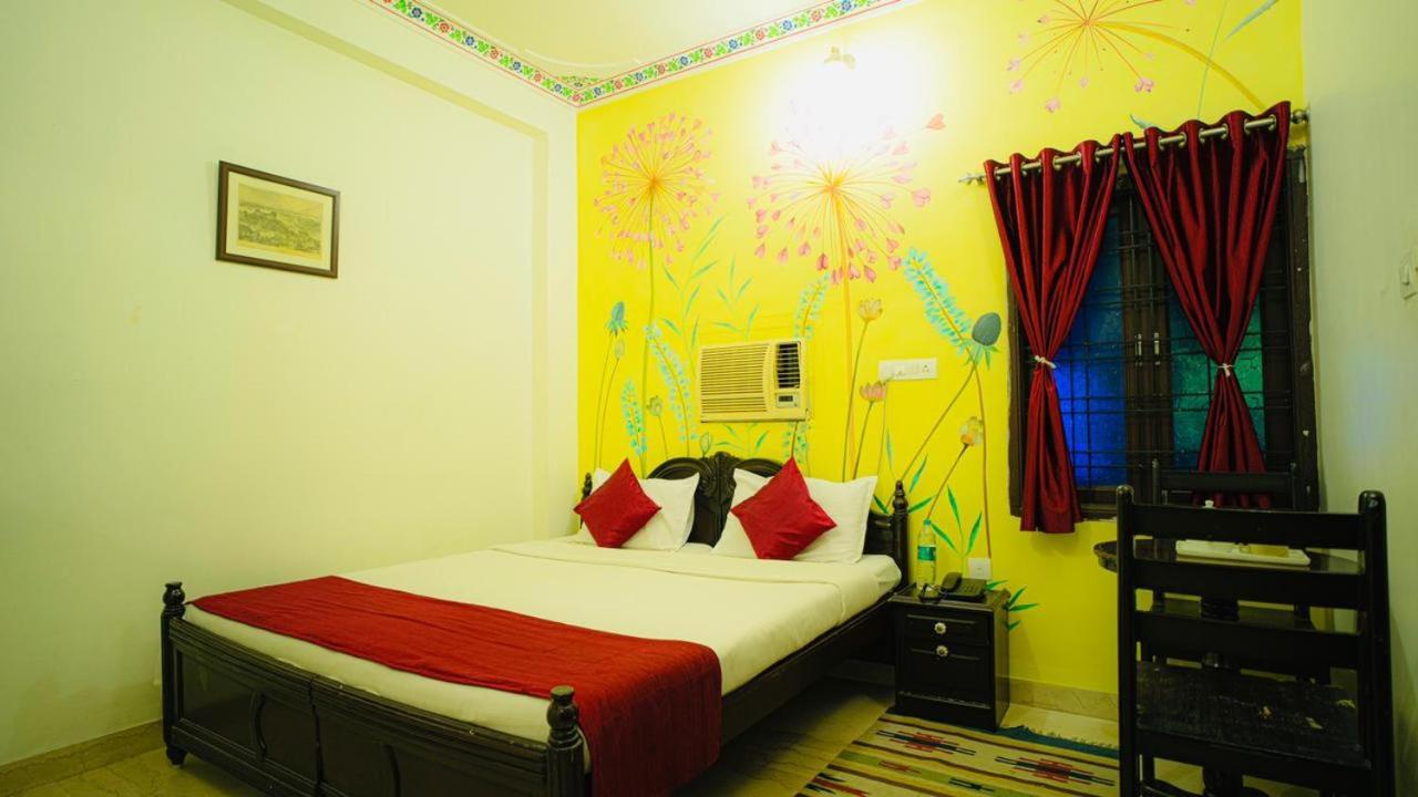 Hotel Lake Paradise Udaipur Exteriör bild