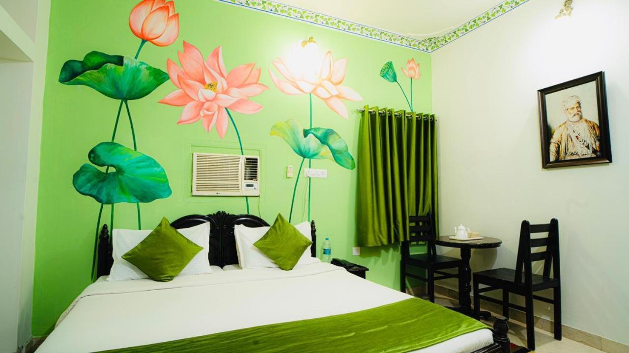 Hotel Lake Paradise Udaipur Exteriör bild