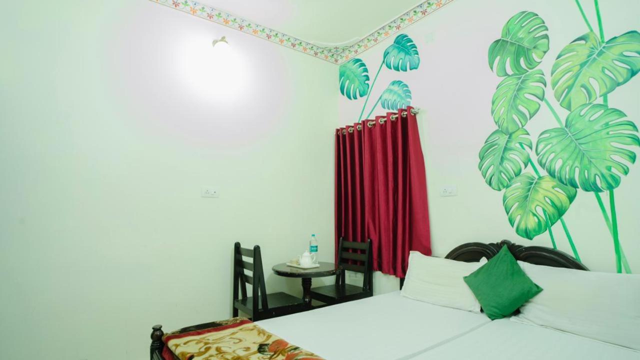 Hotel Lake Paradise Udaipur Exteriör bild