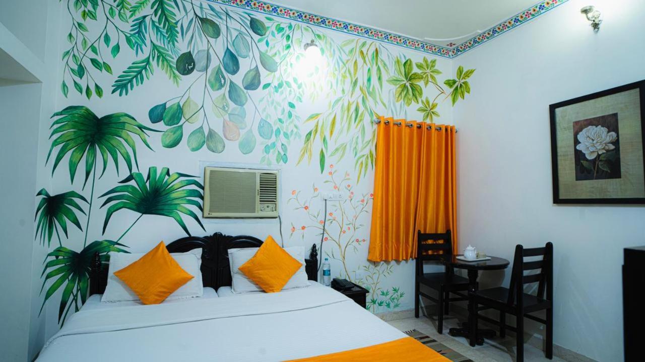 Hotel Lake Paradise Udaipur Exteriör bild