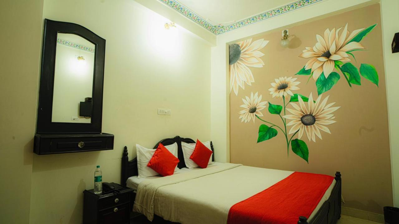 Hotel Lake Paradise Udaipur Exteriör bild