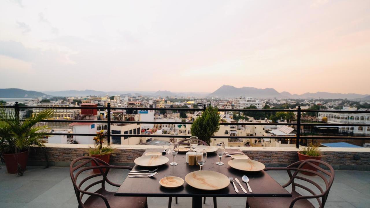 Hotel Lake Paradise Udaipur Exteriör bild
