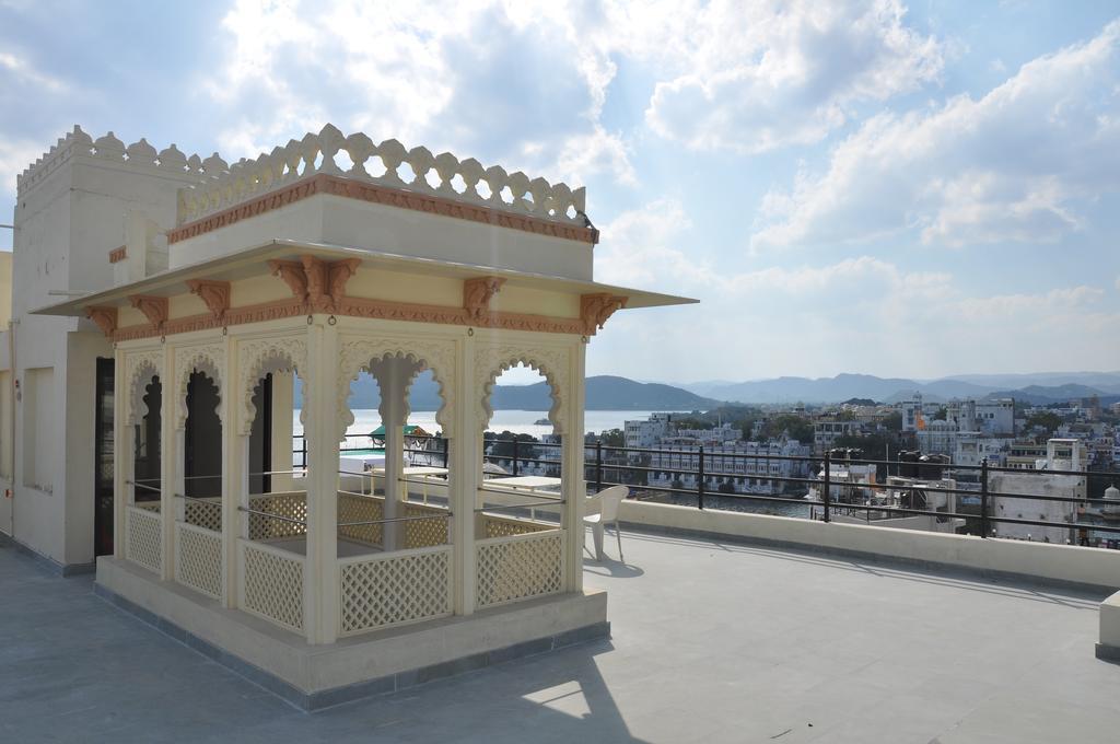 Hotel Lake Paradise Udaipur Exteriör bild