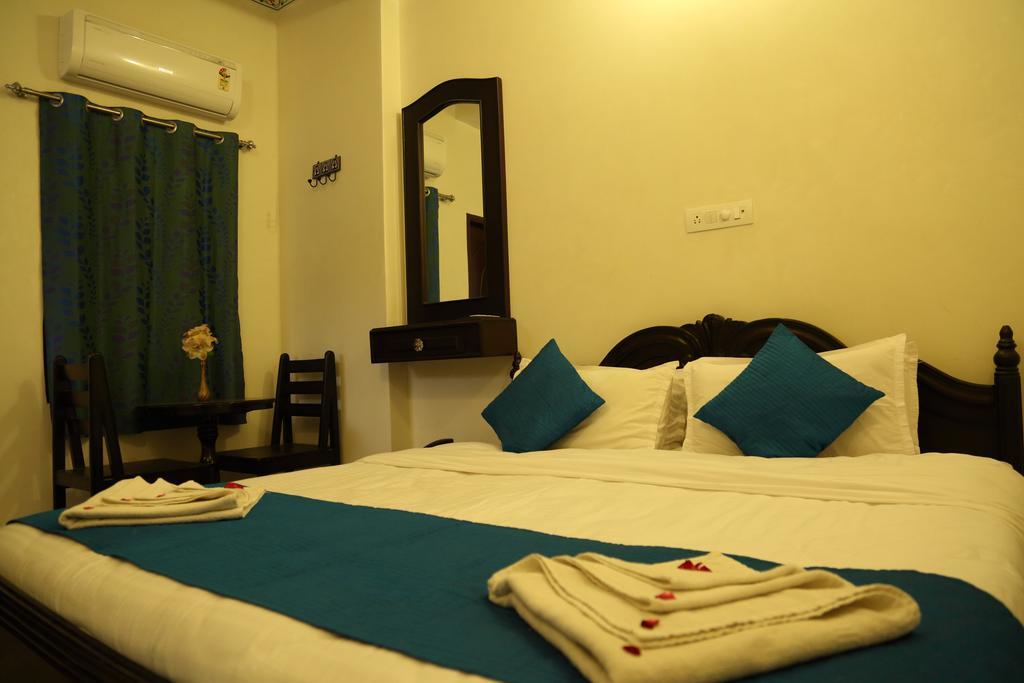 Hotel Lake Paradise Udaipur Exteriör bild