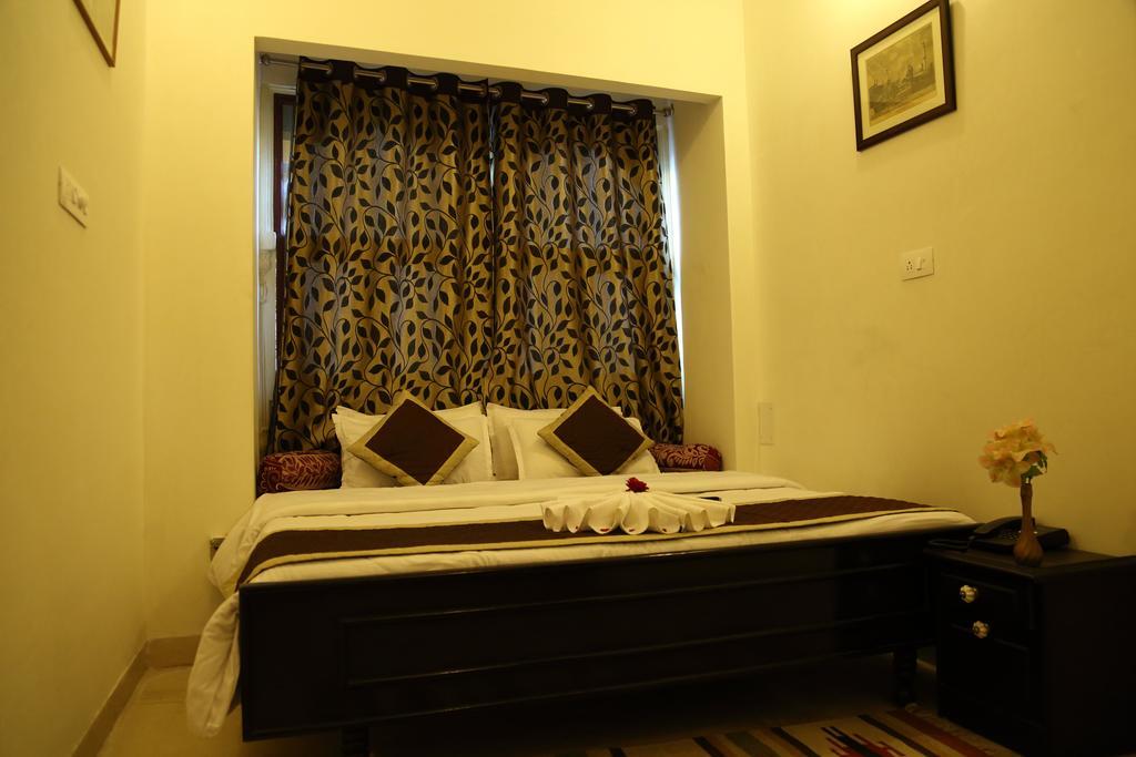 Hotel Lake Paradise Udaipur Exteriör bild