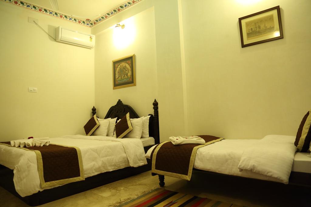 Hotel Lake Paradise Udaipur Exteriör bild