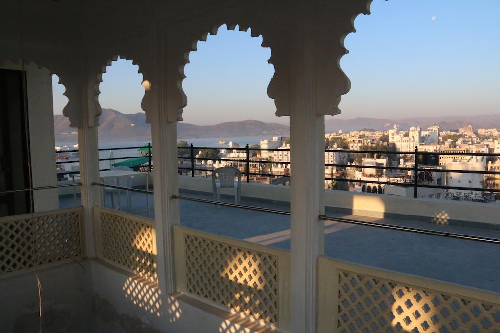 Hotel Lake Paradise Udaipur Exteriör bild