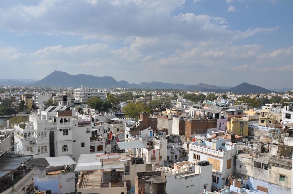 Hotel Lake Paradise Udaipur Exteriör bild